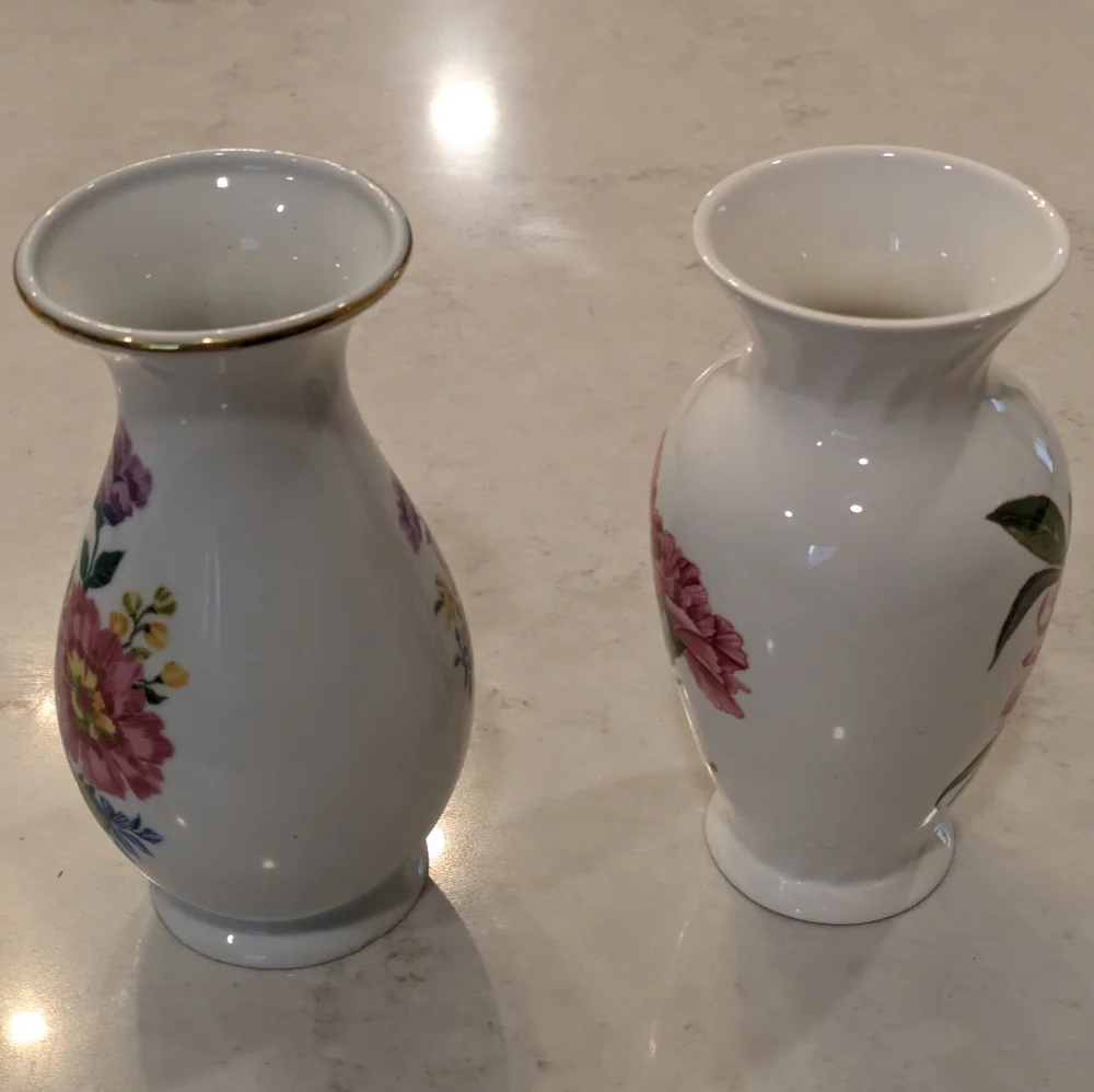 Vintage Set of 2 England and Germany Vaes